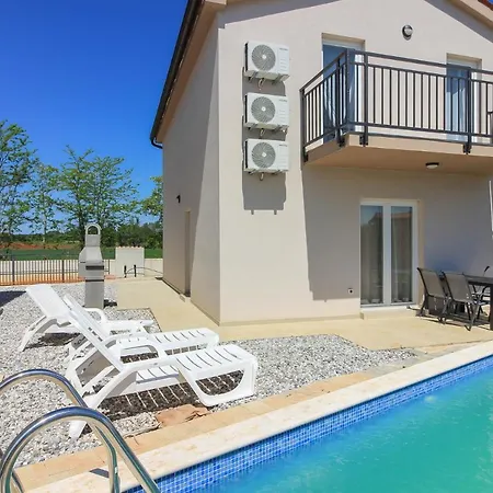 New Seve Ii With Pool, Near The Town Center, 3km From The *