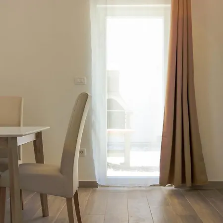 New Seve Ii With Pool, Near The Town Center, 3km From The Póla