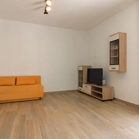 Vila New Seve Ii With Pool, Near The Town Center, 3km From The Pula