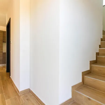 Vila New Seve Ii With Pool, Near The Town Center, 3km From The *