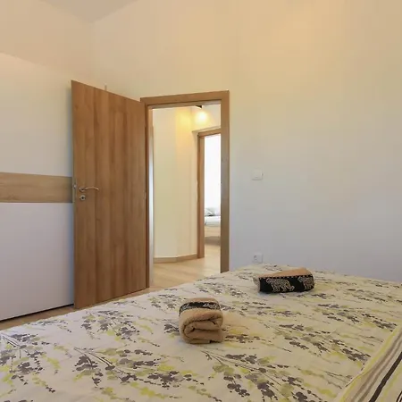 New Seve Ii With Pool, Near The Town Center, 3km From The Vila