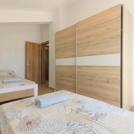 New Seve Ii With Pool, Near The Town Center, 3km From The Vila